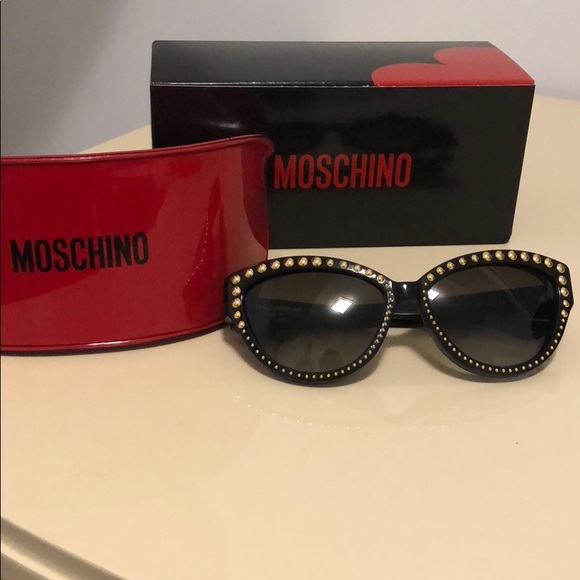 Moschino Accessories - New! Host pick Moschino Studded Cat Eye Sunglasses